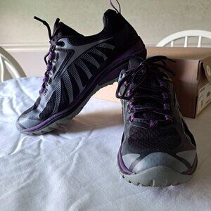 Women's Size 7 Siren Edge 3 Merrell Shoes in Black/Acai